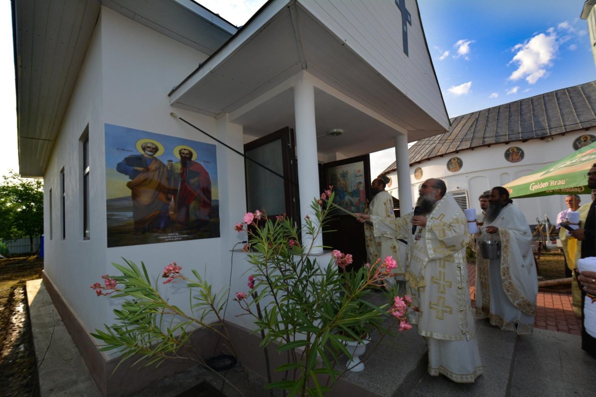 Două capele mortuare sfințite în județul Olt 304051