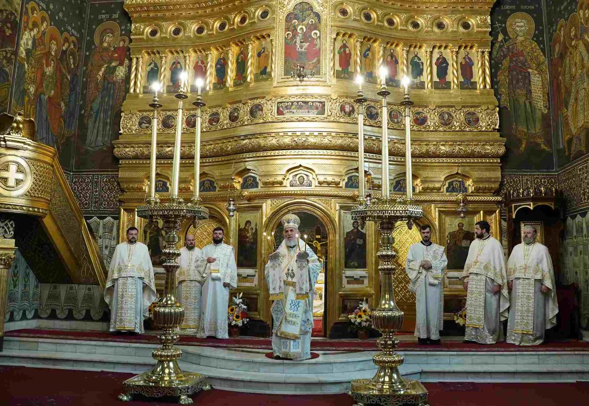 Felicitări pentru rodnica activitate pastoral-liturgică şi social-misionară din Arhiepiscopia Dunării de Jos 304074
