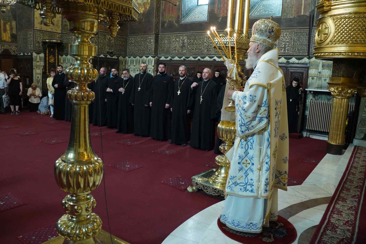 Felicitări pentru rodnica activitate pastoral-liturgică şi social-misionară din Arhiepiscopia Dunării de Jos 304075