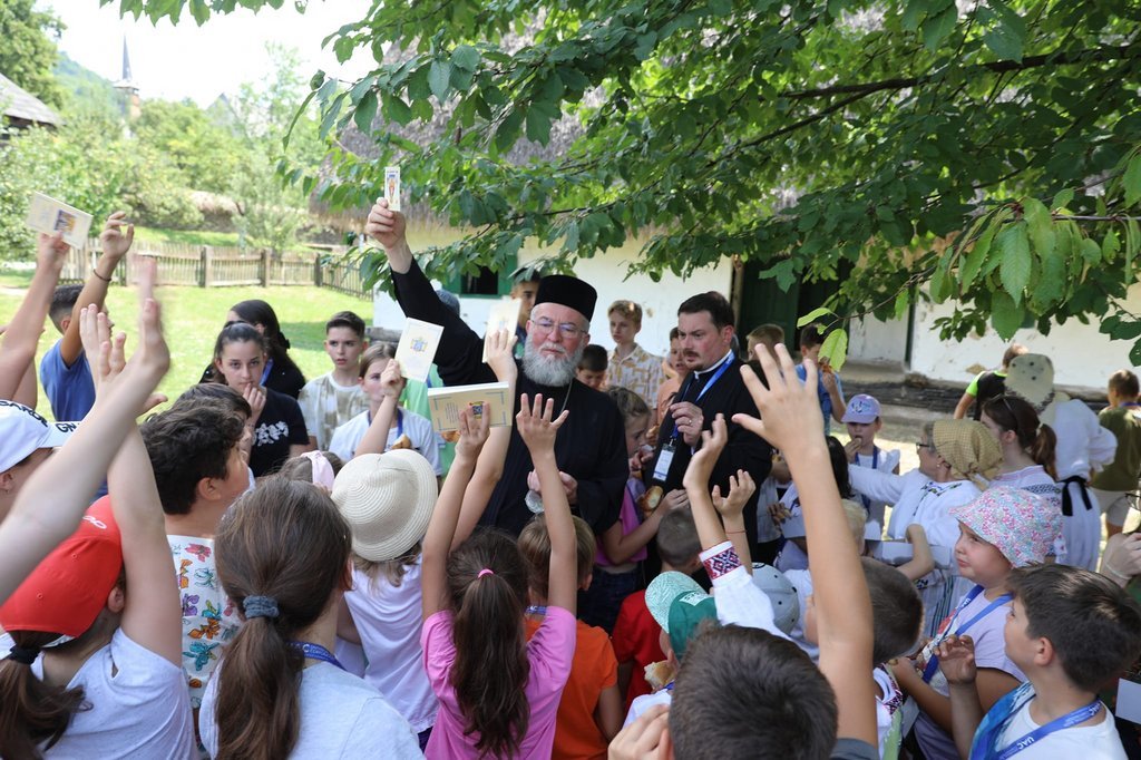 Binecuvântări arhiereşti pentru copii şi tineri, în Episcopia Maramureşului şi Sătmarului 304095