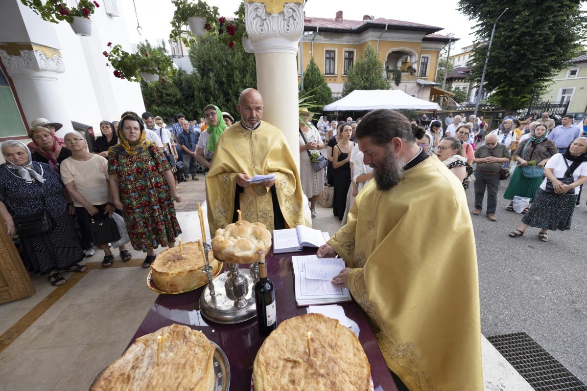 Procesiune cu moaștele Sfântului Pantelimon în centrul Capitalei 304272