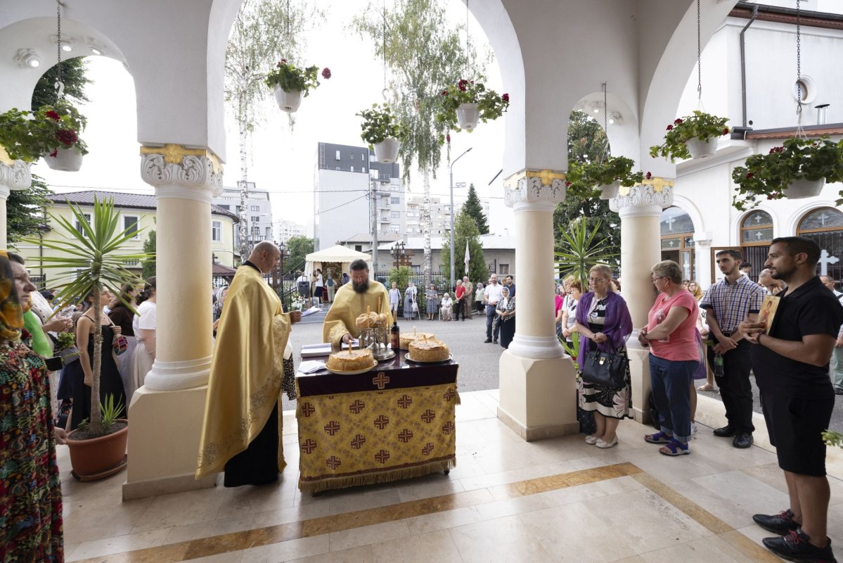 Procesiune cu moaștele Sfântului Pantelimon în centrul Capitalei 304273