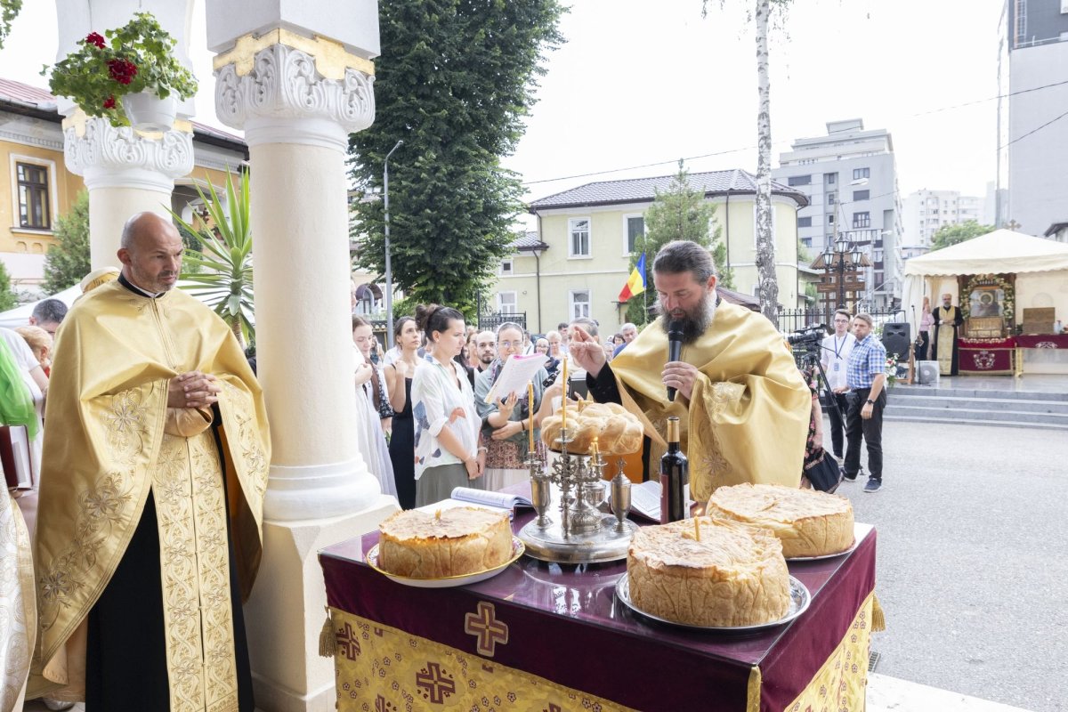 Procesiune cu moaștele Sfântului Pantelimon în centrul Capitalei 304275