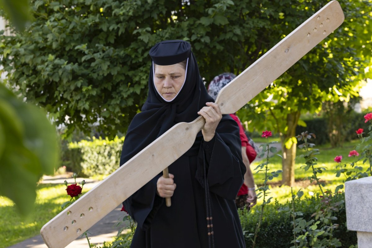 „Iisus merge tocmai acolo unde firea umană este scoasă din firescul ei” 304346