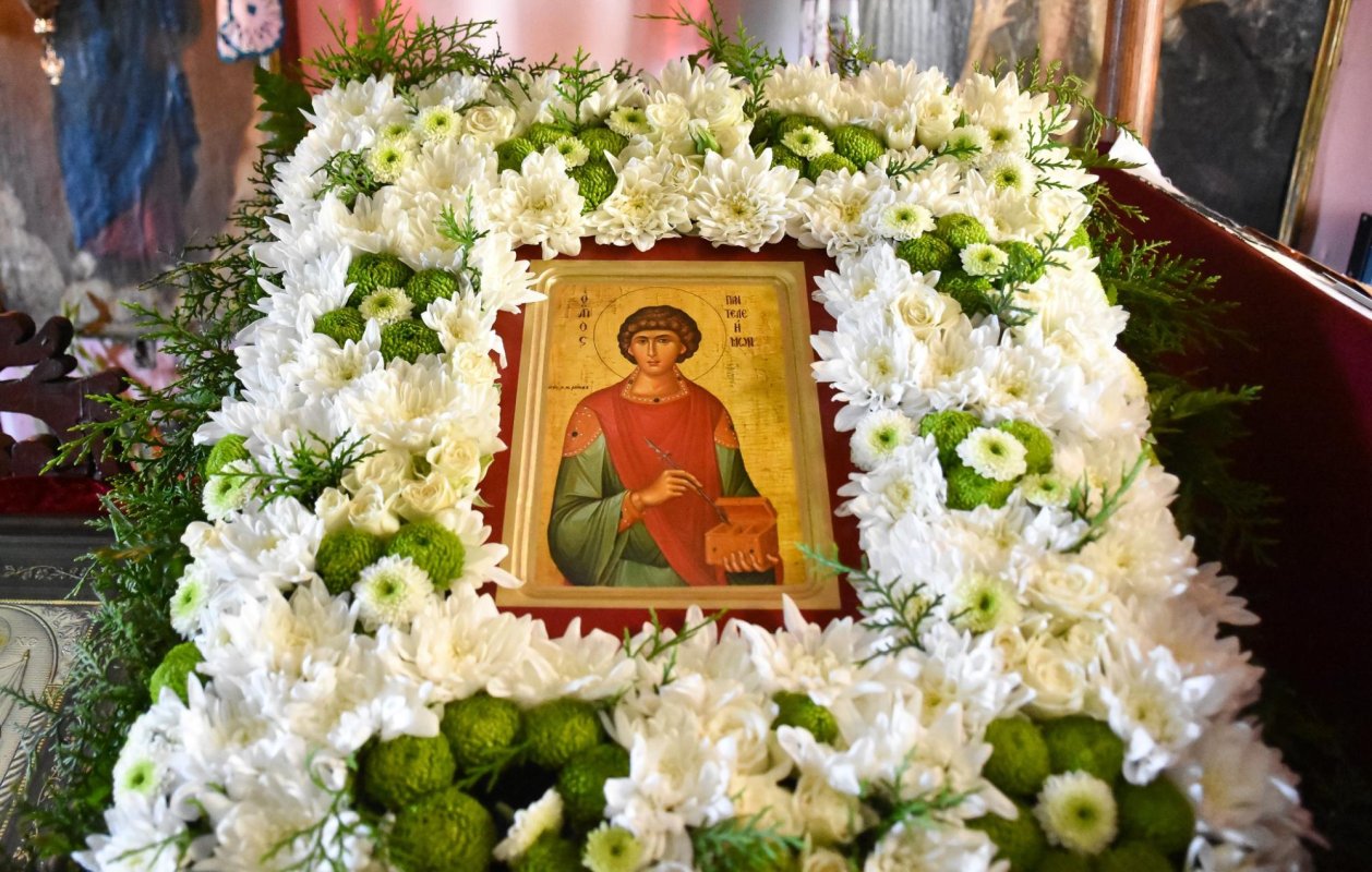 Hramul Mănăstirii „Sfântul Pantelimon” de la Dâncu 304402