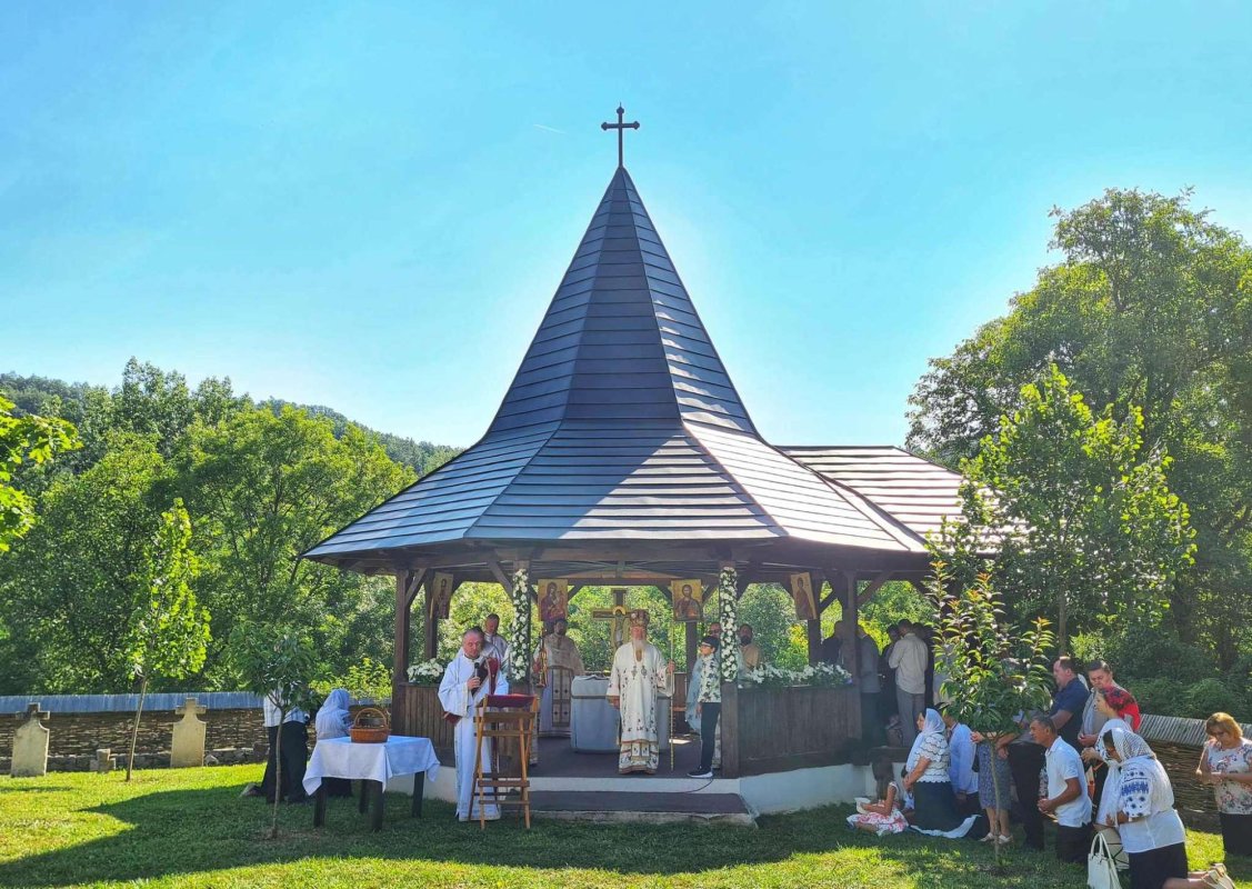 Hramul Mănăstirii „Sfântul Pantelimon” de la Dâncu 304403