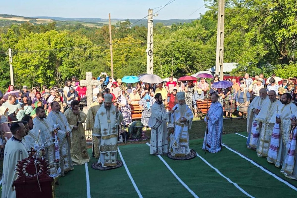 Resfințirea bisericii din Hudești, Botoșani 304411