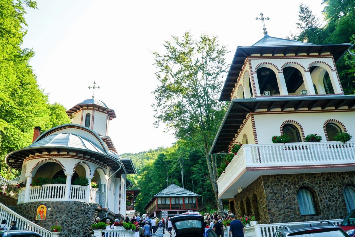 Slujire arhierească pe Transfăgărășan 304423