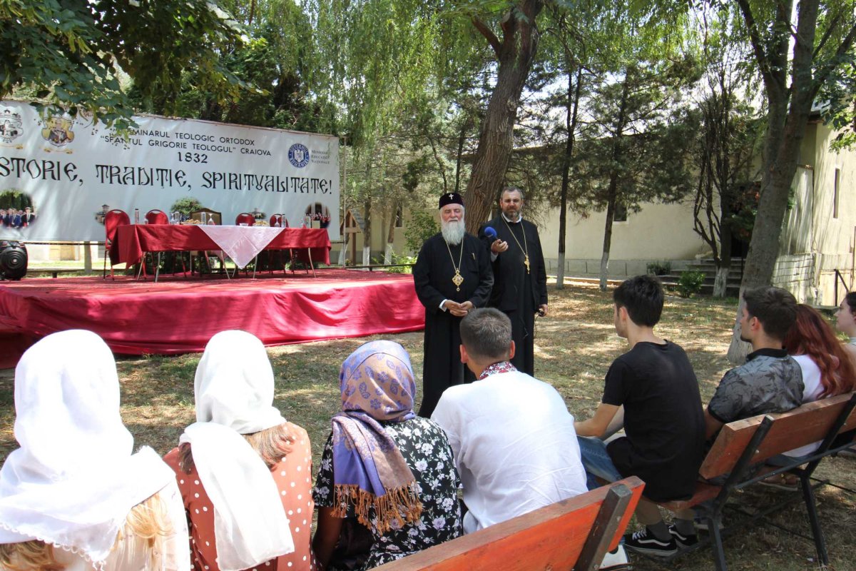 Tabără pentru tineret organizată de Arhiepiscopia Craiovei 304425