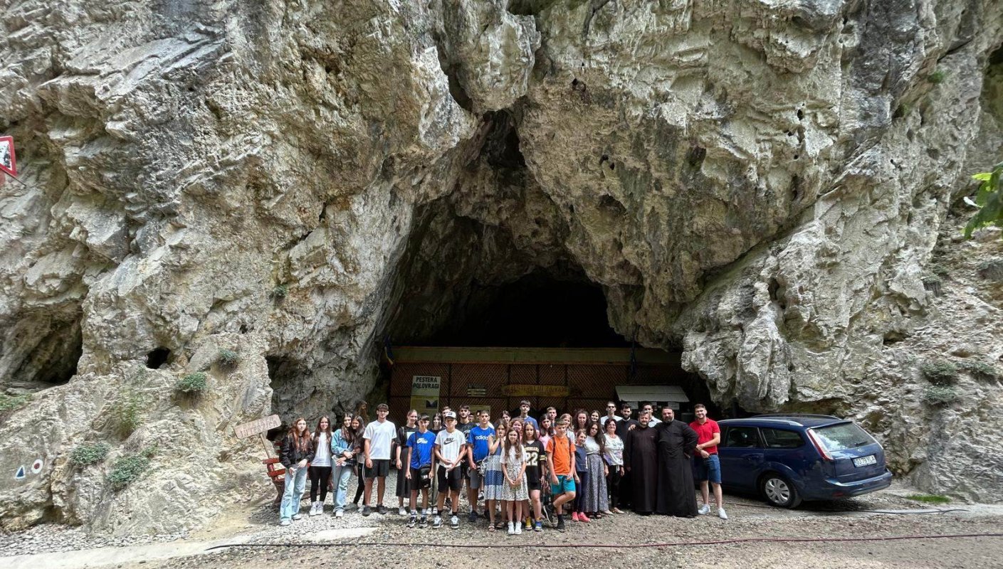 Tabără pentru tineret organizată de Arhiepiscopia Craiovei 304427