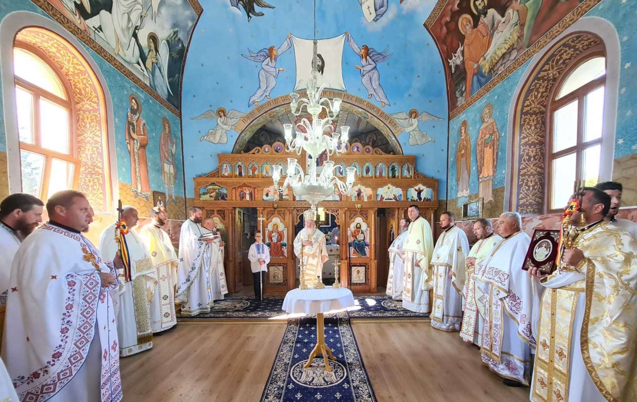 Slujire arhierească și binecuvântarea lucrărilor la biserica din Malin 304500
