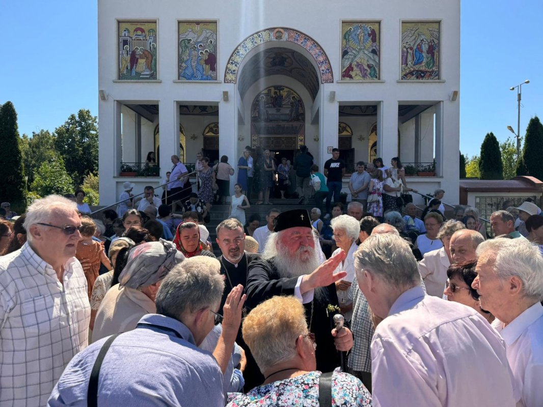 Vizită arhierească într-o comunitate din orașul de pe Bega 304614