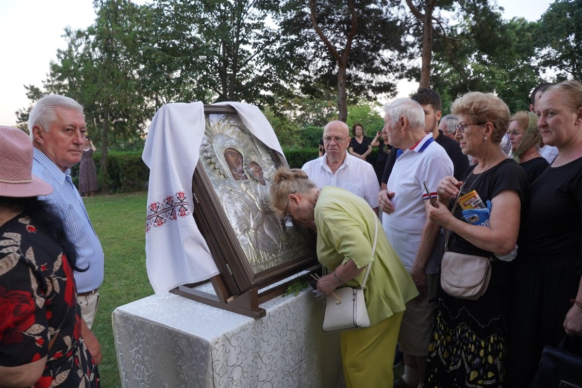 A început tradiționalul pelerinaj de vară din Arhiepiscopia Dunării de Jos 304707