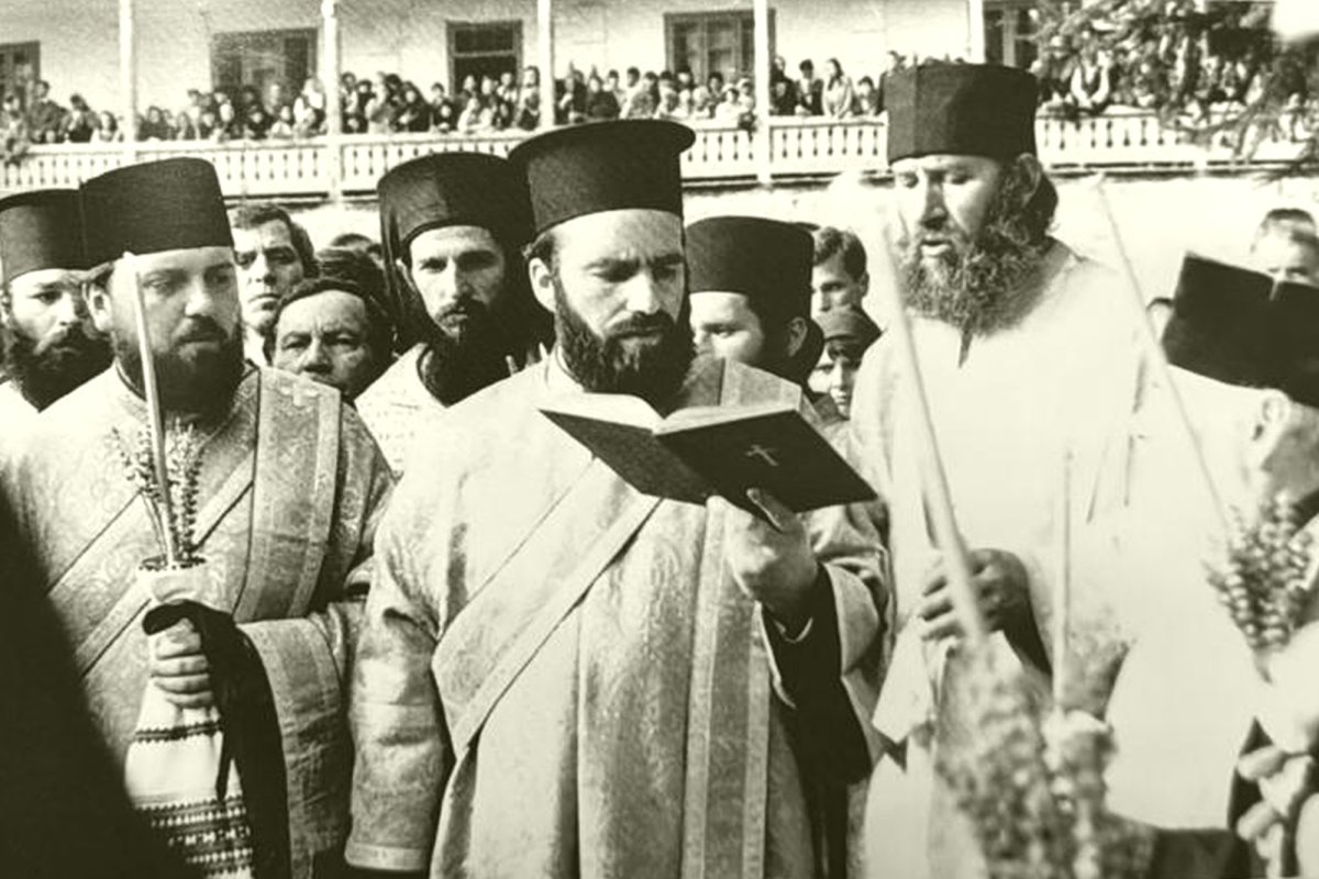 O fotografie cât o biografie - prohodirea Sfântului Cuvios Paisie Olaru de la Sihăstria 304655