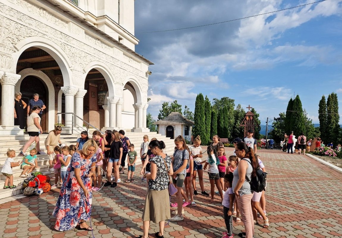 Școala de vară „Bucuria copilăriei” la Pădureni, Hunedoara 304678