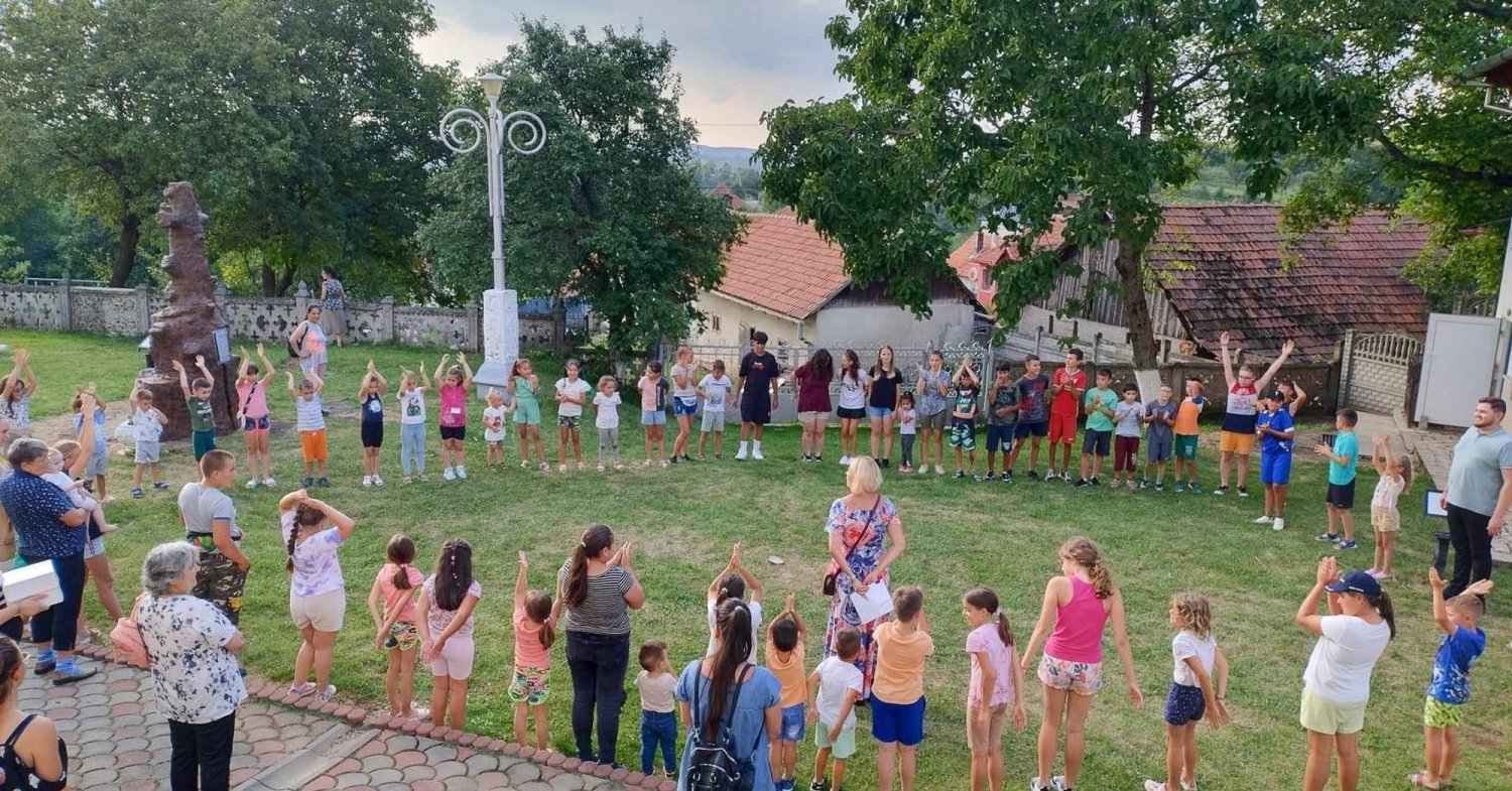 Școala de vară „Bucuria copilăriei” la Pădureni, Hunedoara 304679