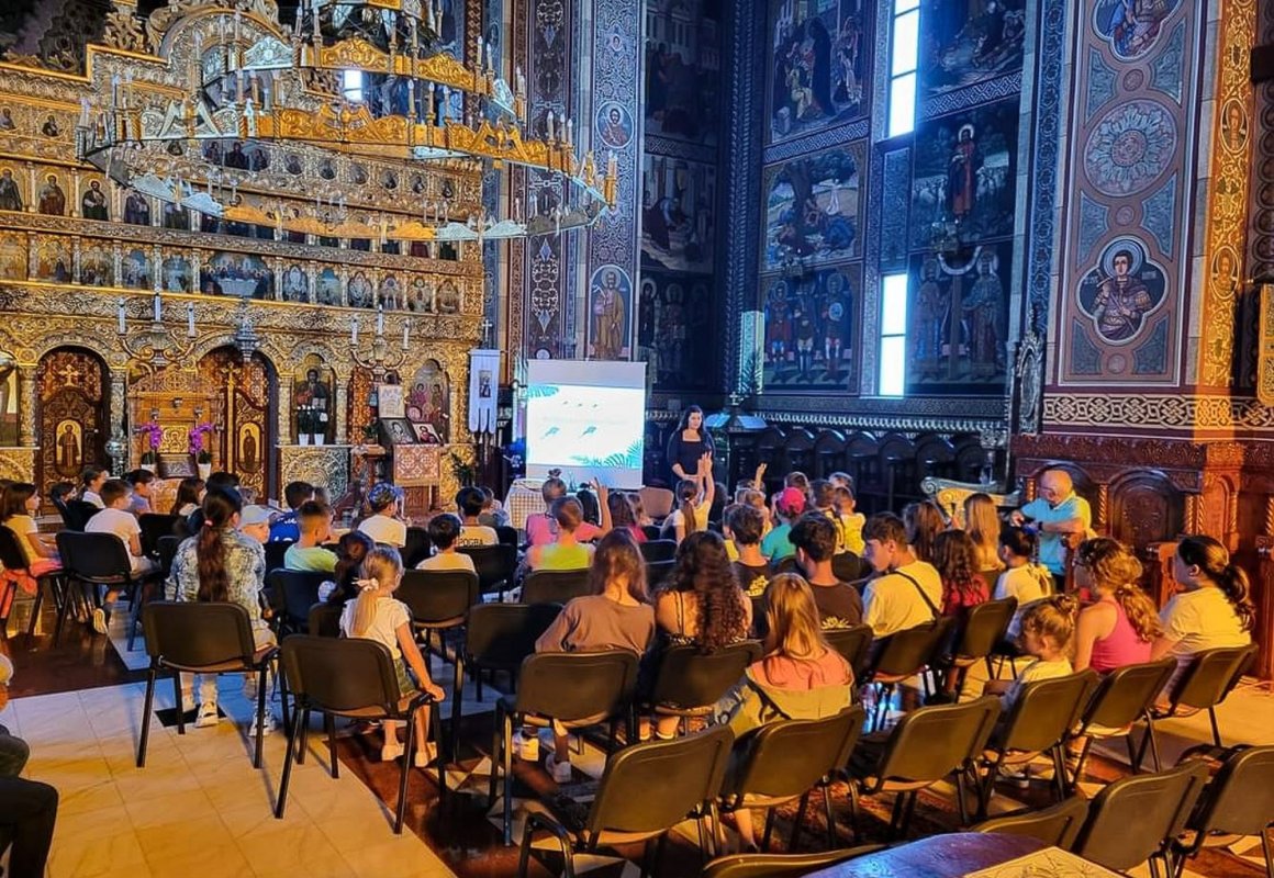 Școala de vară „Bucuria copilăriei” la Pădureni, Hunedoara 304681