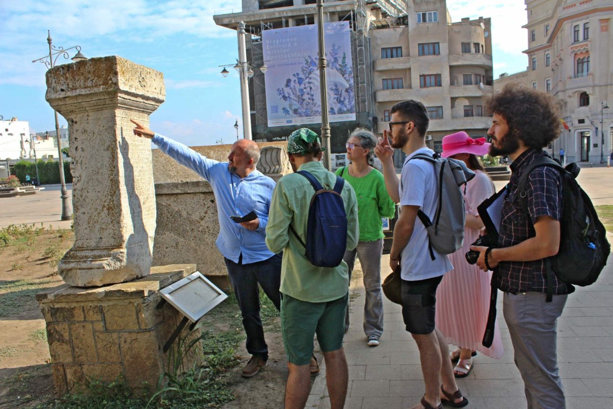 Studenții Universității din București la Școala de vară „Inscripții grecești din Dobrogea” 304660