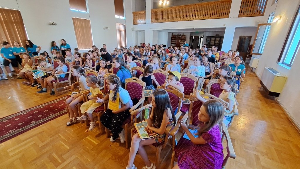 Copii din Republica Moldova şi România în tabără la Făgăraş 304794