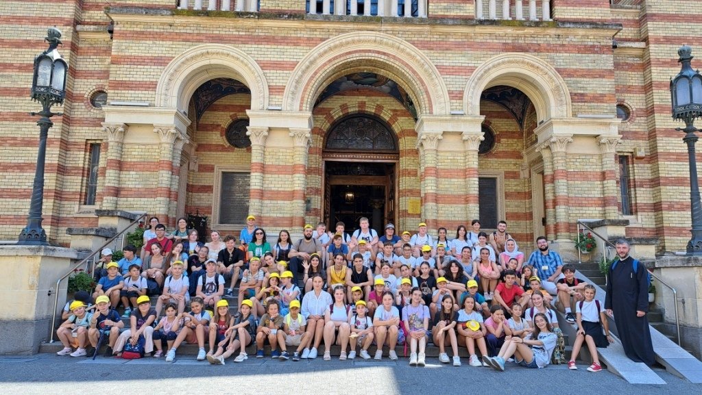 Copii din Republica Moldova şi România în tabără la Făgăraş 304798