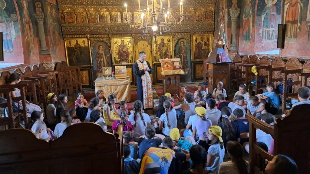 Copii din Republica Moldova şi România în tabără la Făgăraş 304799