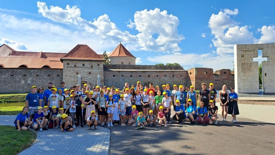 Copii din Republica Moldova şi România în tabără la Făgăraş 304806