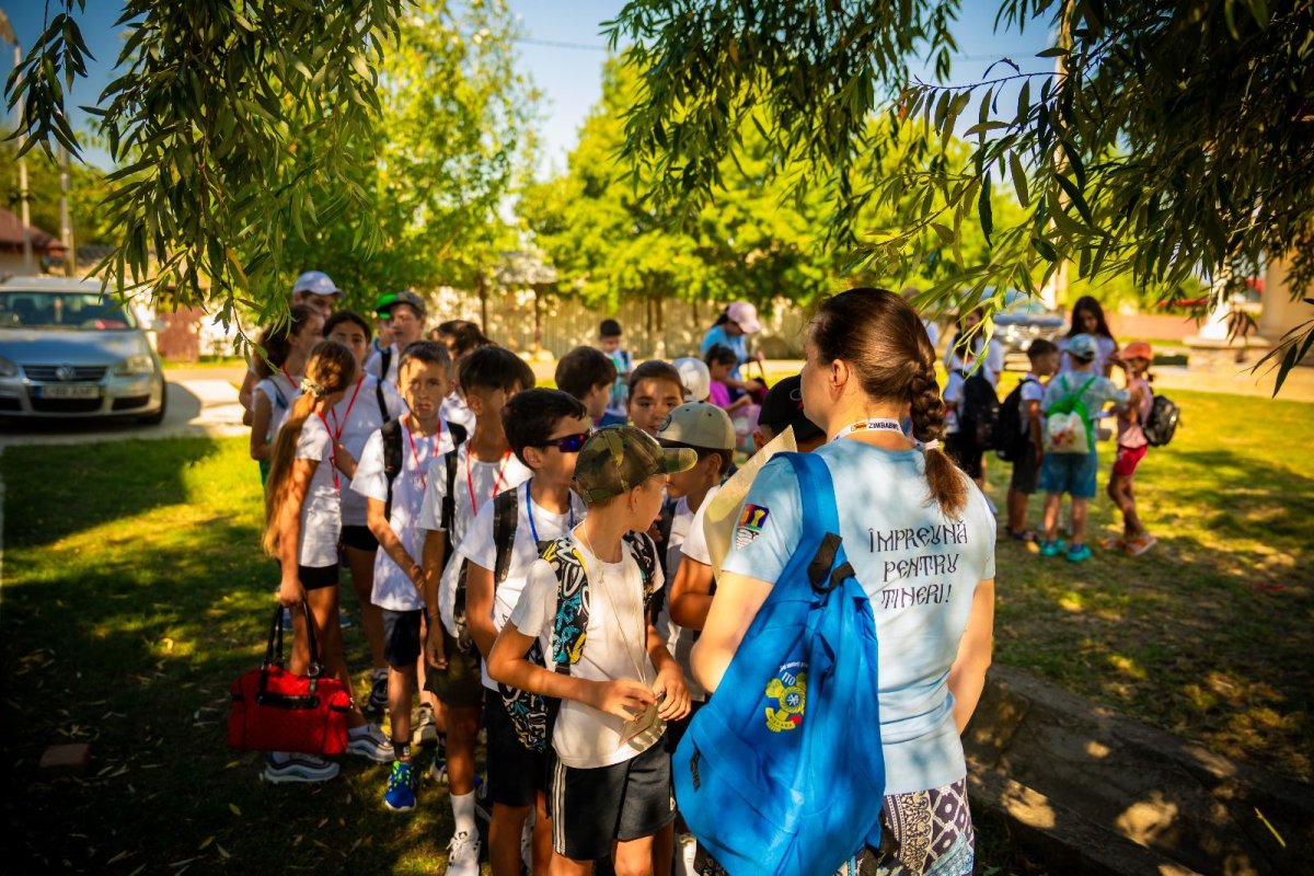 Tabără pentru tineret organizată în parohia ialomițeană Săveni 304816