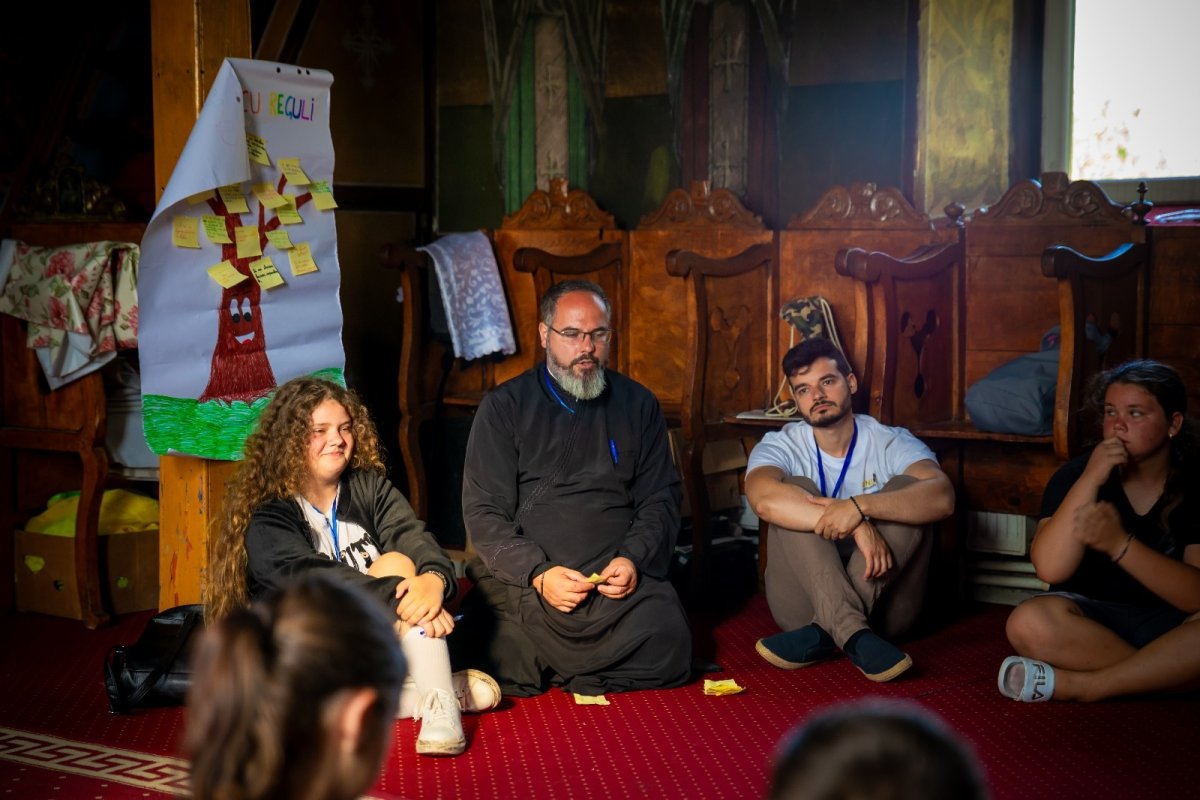 Tabără pentru tineret organizată în parohia ialomițeană Săveni 304818