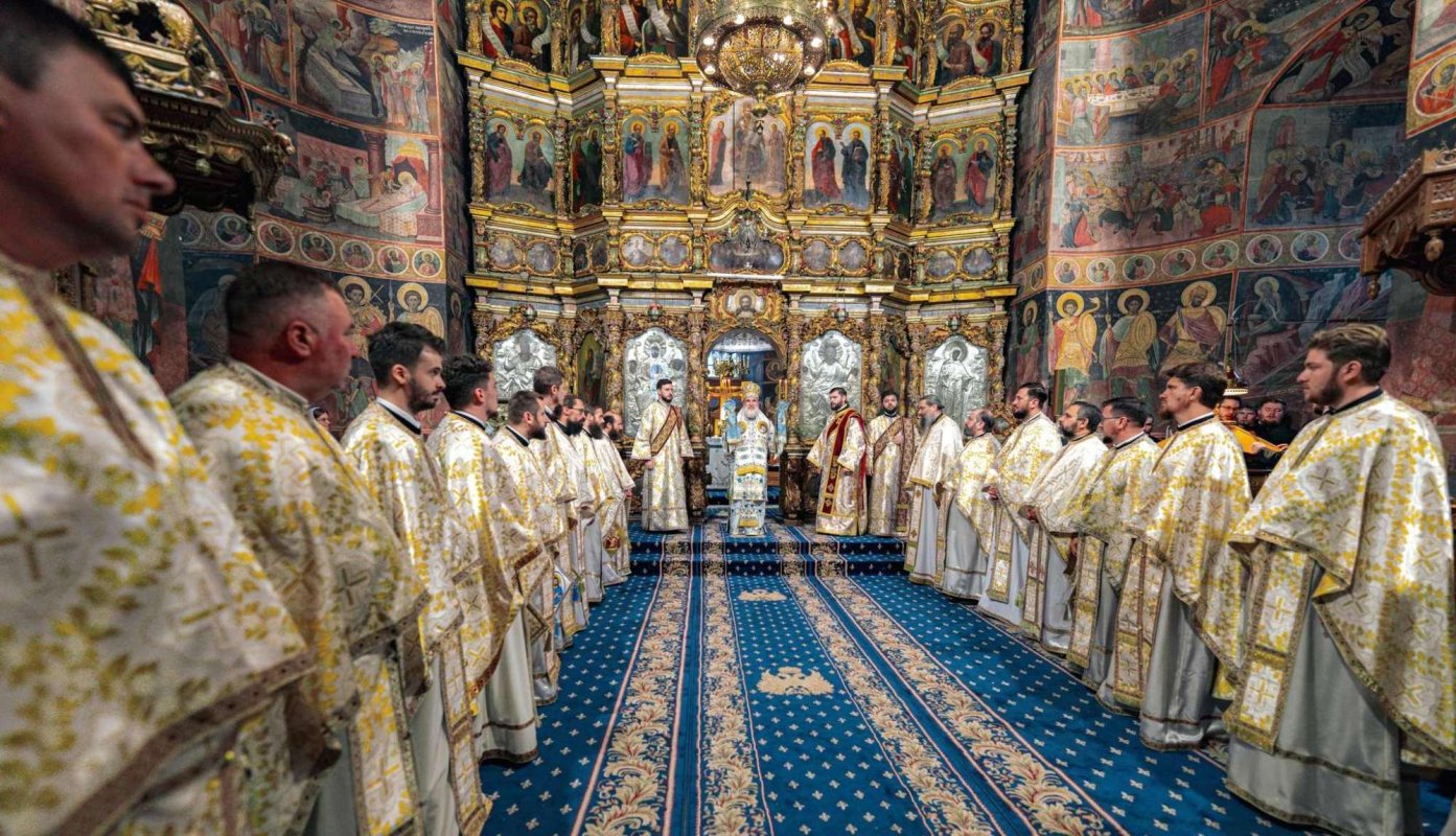 Hirotonii și hirotesii la Catedrala Arhiepiscopală din Roman 304898