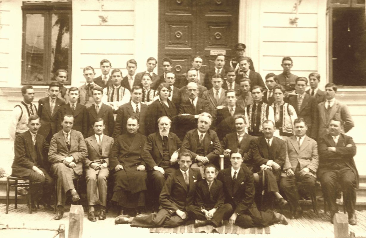 Omul cel sfințitor al locului - Vasile Ciurea 304970