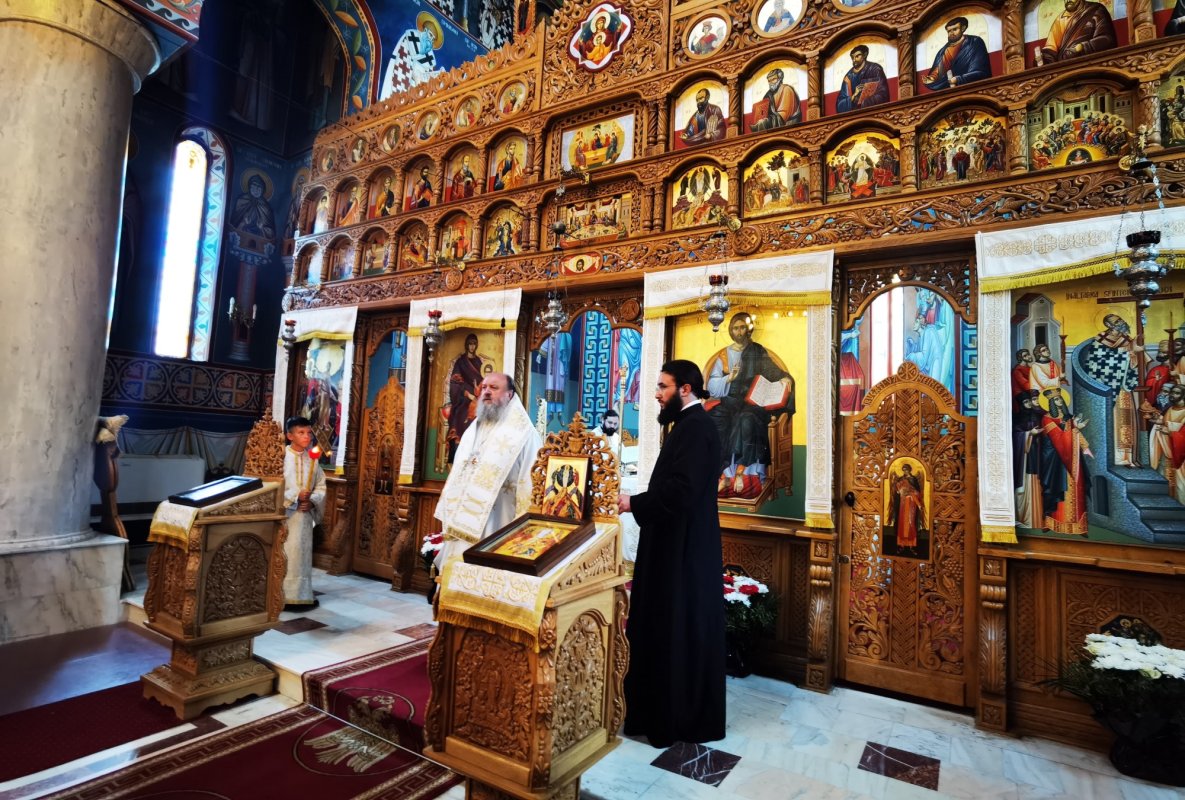 Prăznuire luminoasă la Mănăstirea Caraiman 305036