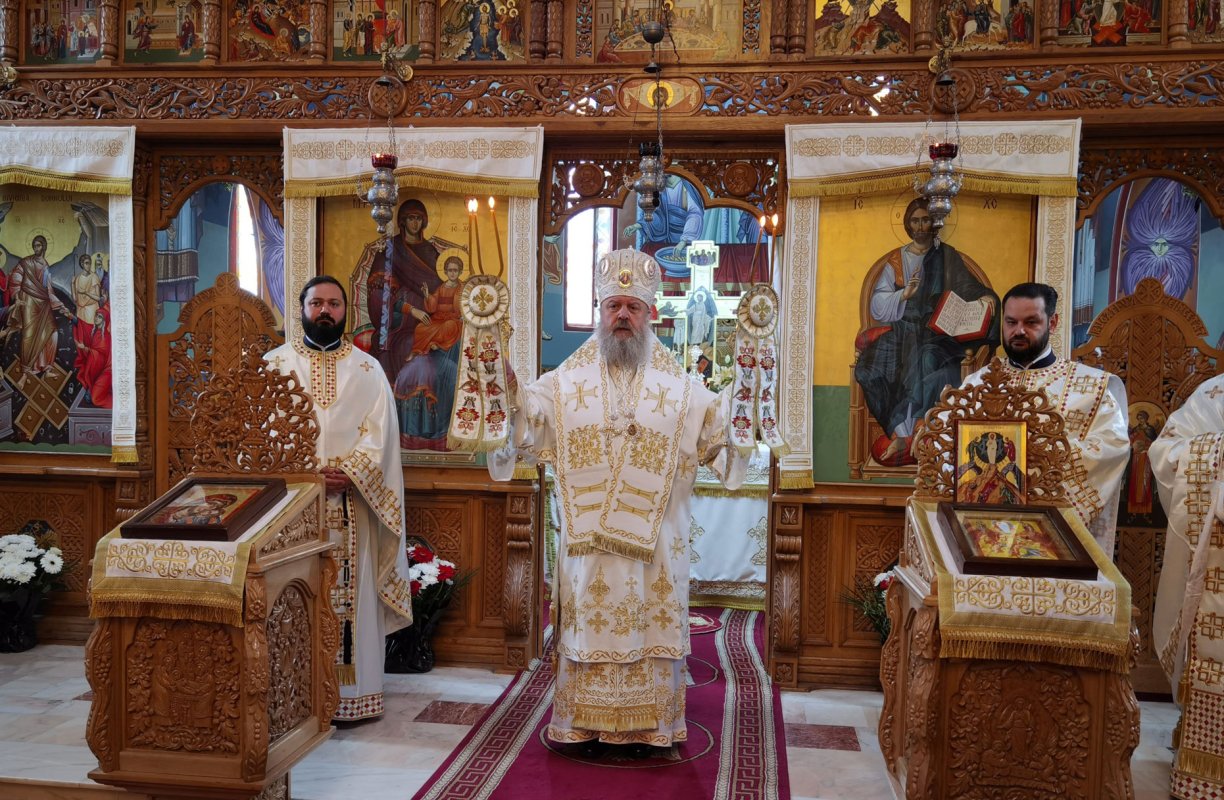 Prăznuire luminoasă la Mănăstirea Caraiman 305119