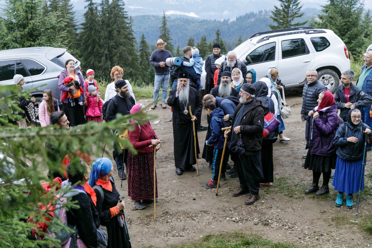 Sute de credincioși uniţi în rugăciune pe Muntele Ceahlău 305129