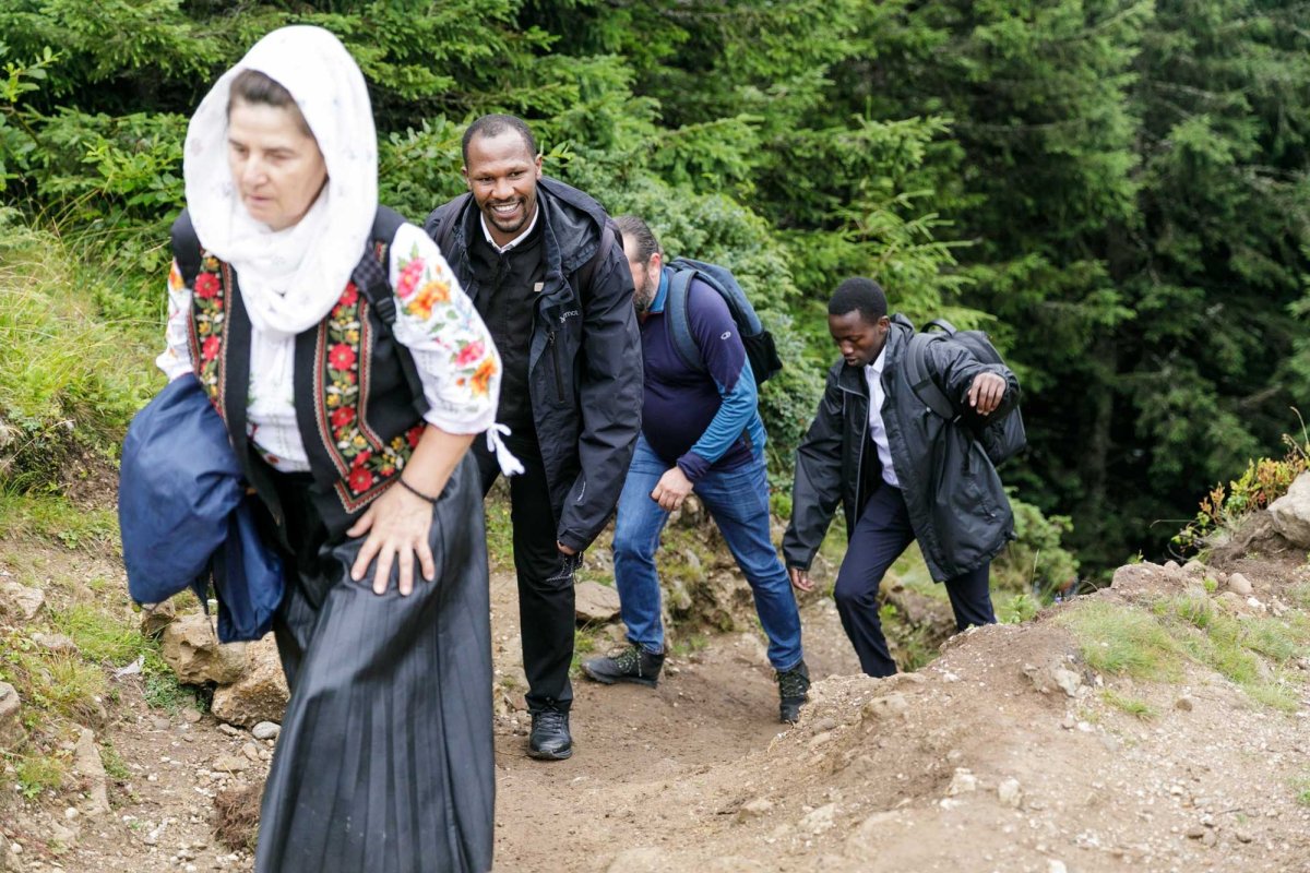 Sute de credincioși uniţi în rugăciune pe Muntele Ceahlău 305131