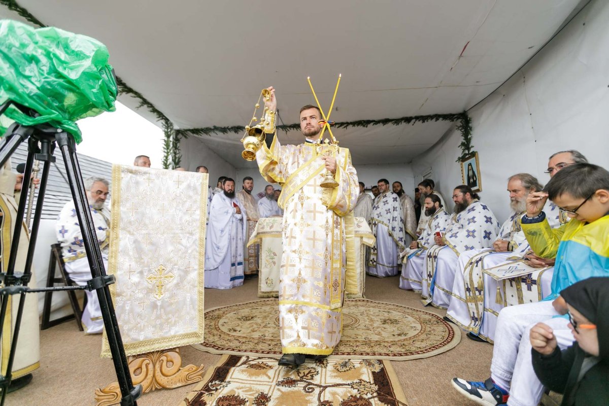 Sute de credincioși uniţi în rugăciune pe Muntele Ceahlău 305153