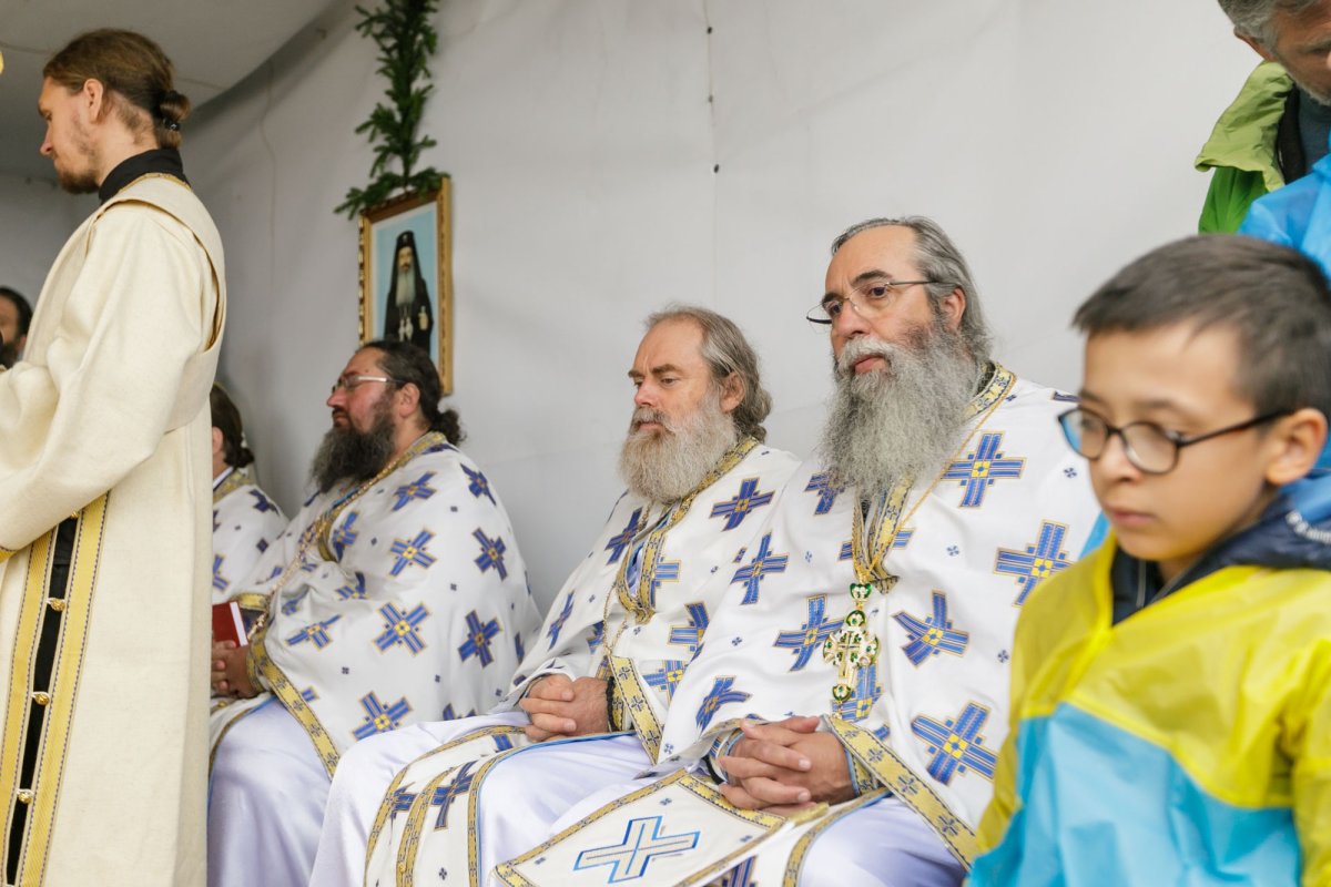 Sute de credincioși uniţi în rugăciune pe Muntele Ceahlău 305154