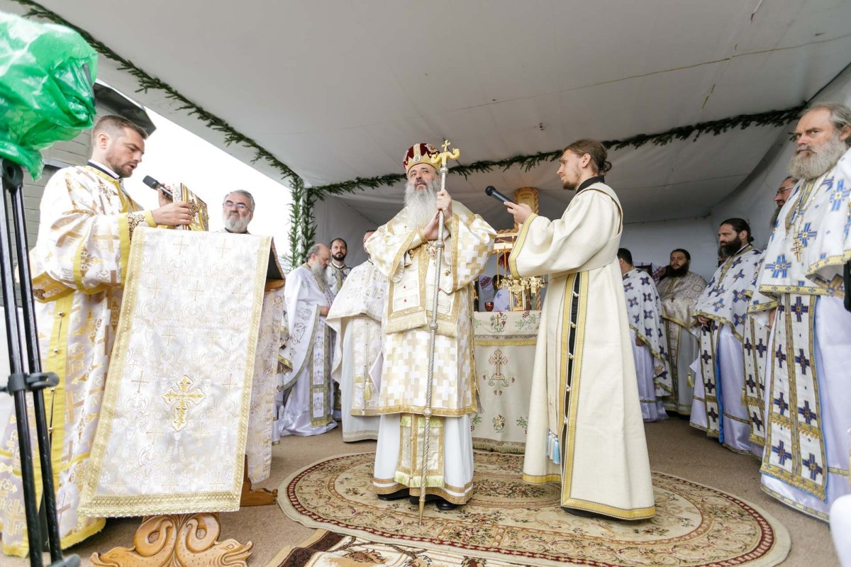 Sute de credincioși uniţi în rugăciune pe Muntele Ceahlău 305155