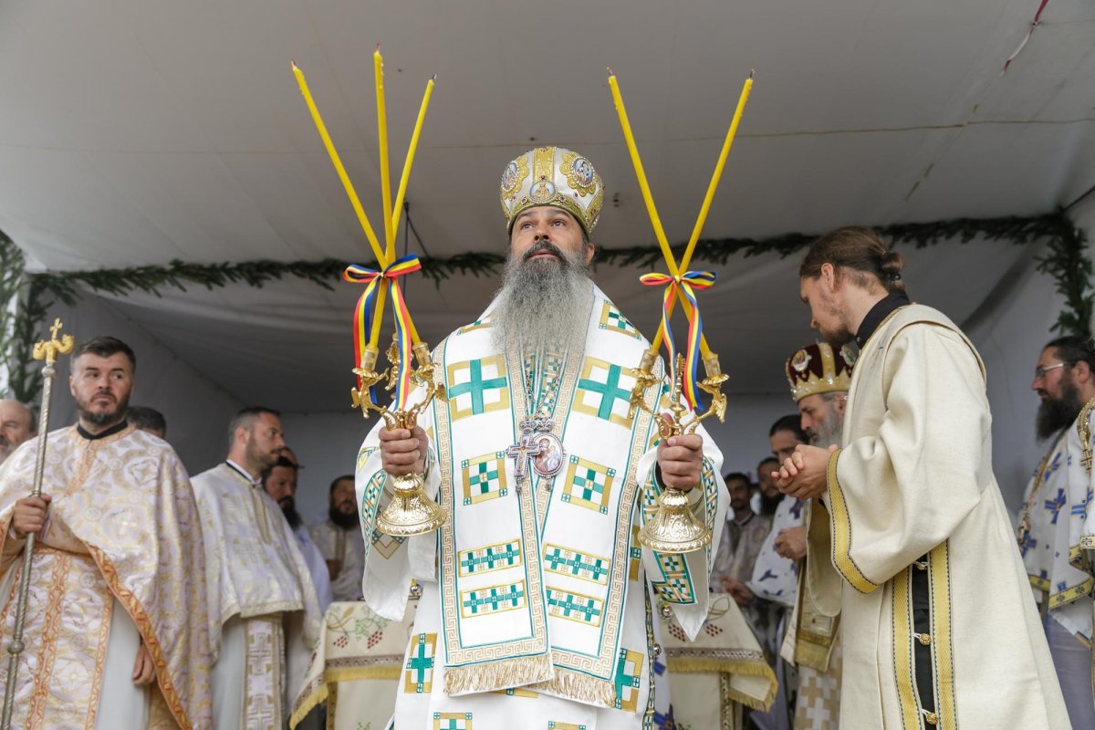 Sute de credincioși uniţi în rugăciune pe Muntele Ceahlău 305156