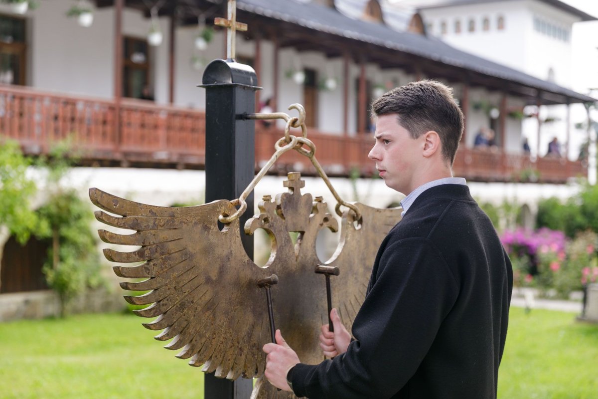 Sobor de ierarhi la hramul Mănăstirii Sihăstria 305273