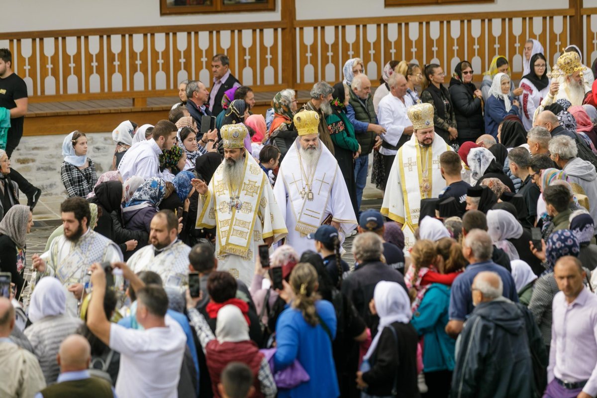 Sobor de ierarhi la hramul Mănăstirii Sihăstria 305278