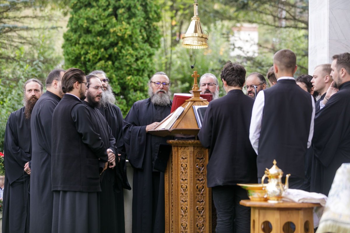 Sobor de ierarhi la hramul Mănăstirii Sihăstria 305287