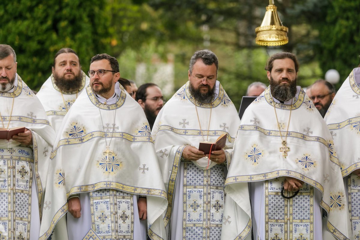 Sobor de ierarhi la hramul Mănăstirii Sihăstria 305297