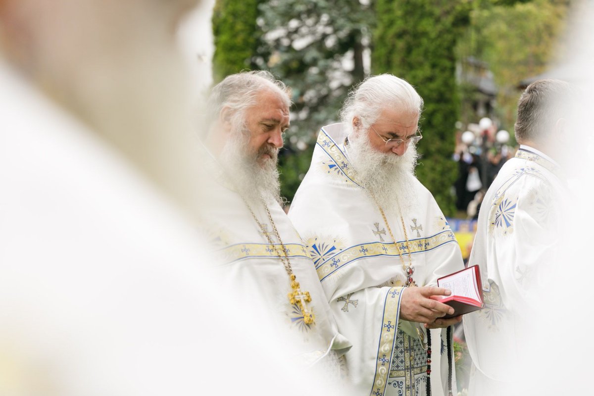 Sobor de ierarhi la hramul Mănăstirii Sihăstria 305317