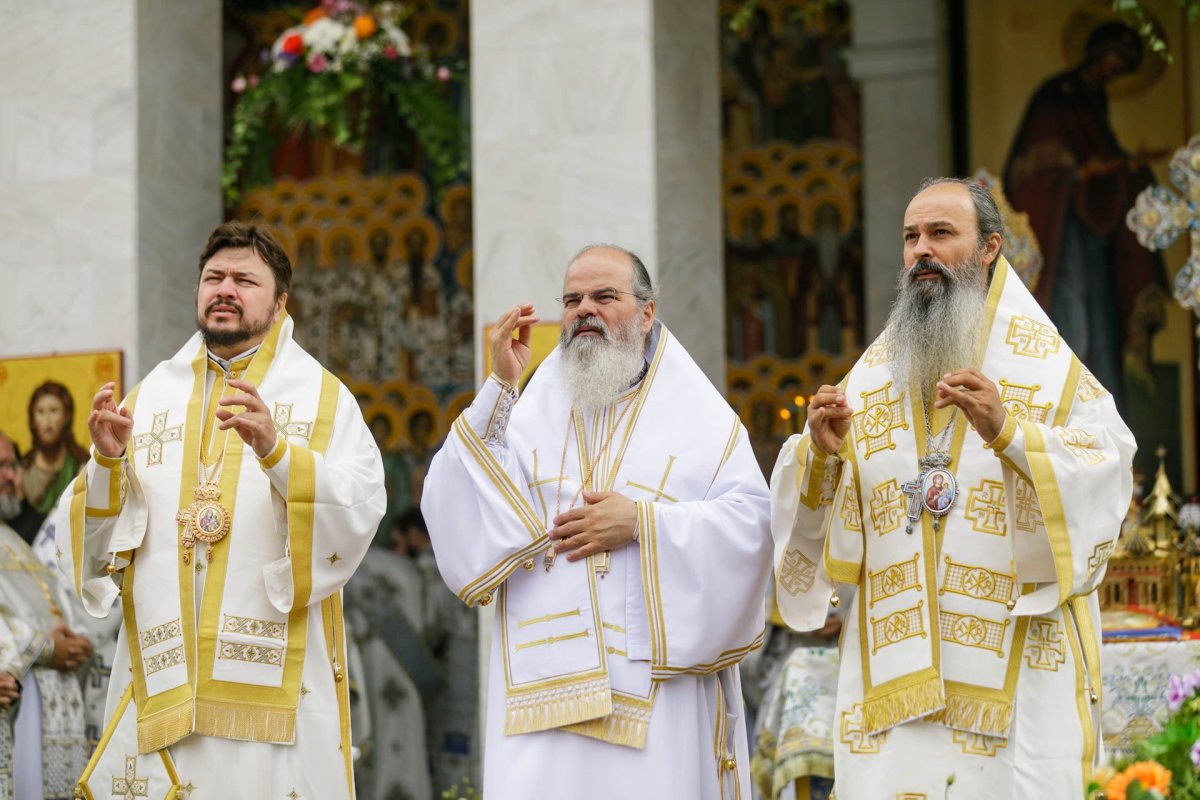 Sobor de ierarhi la hramul Mănăstirii Sihăstria 305321