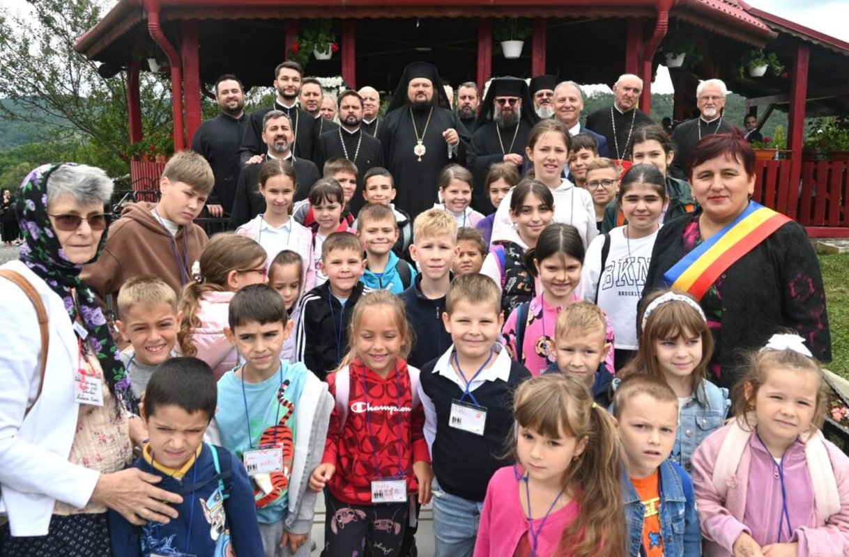 Binecuvântare arhierească la Mănăstirea Voivodeni, Sălaj 305373