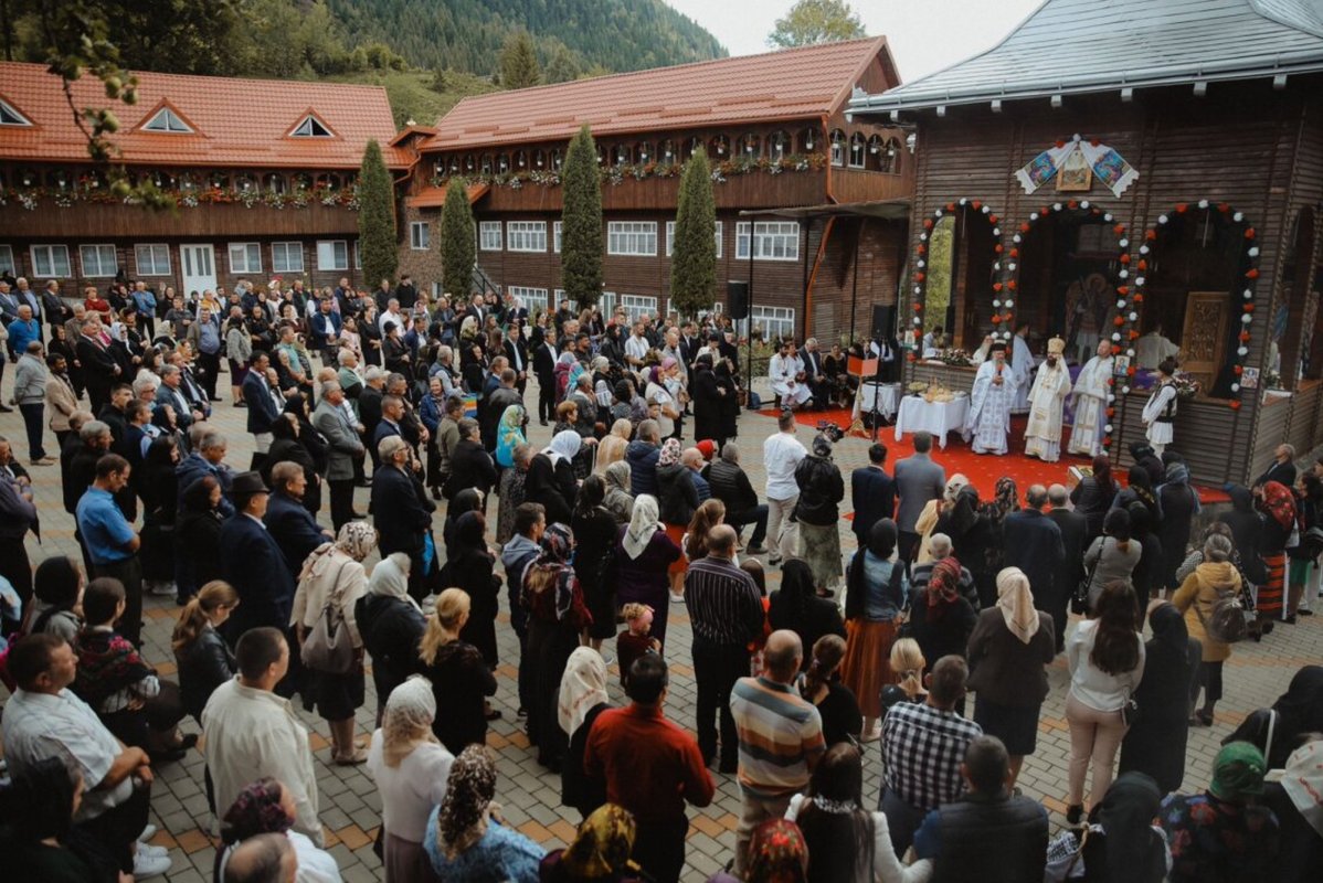 Mulţime de pelerini la hramul Mănăstirii Ilva Mare, Bistriţa-Năsăud 305366