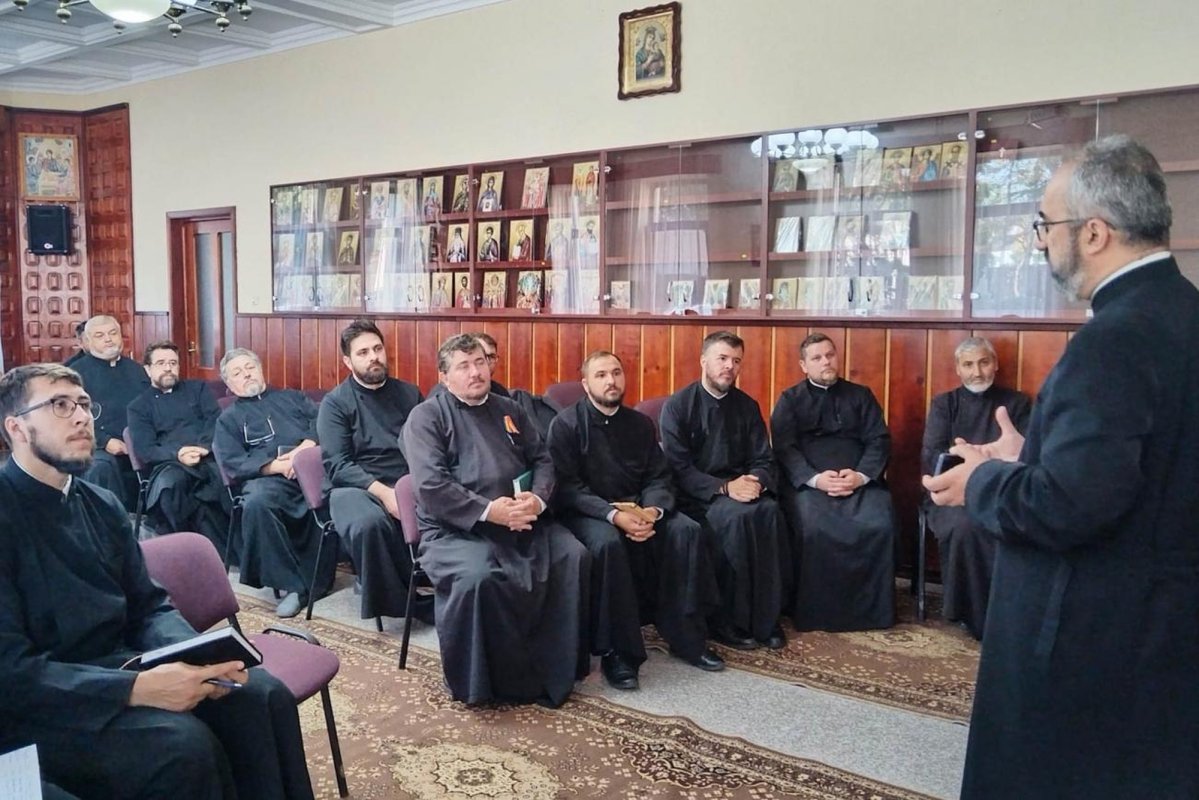 Formare catehetică pentru preoții din protopopiatele Hârlău și Pașcani 305452