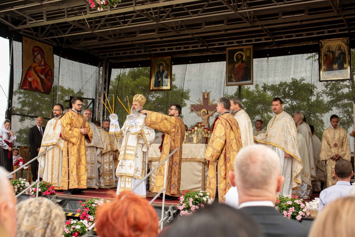 Sfințirea bisericii din Ion Neculce 305839