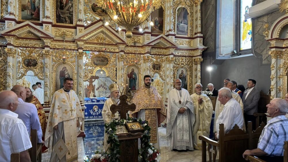 Sfințirea bisericii din localitatea arădeană Șiclău 305658