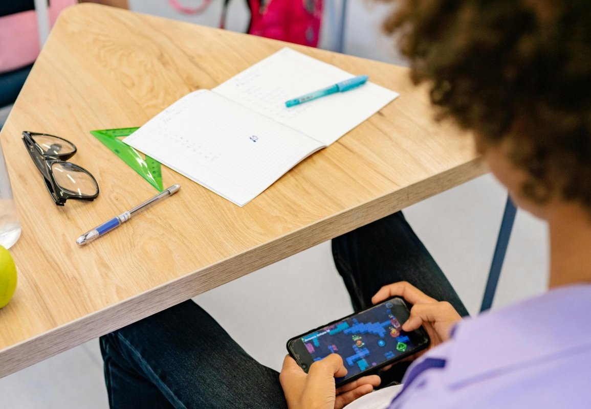 Ungaria interzice telefoanele mobile în şcoli 305553